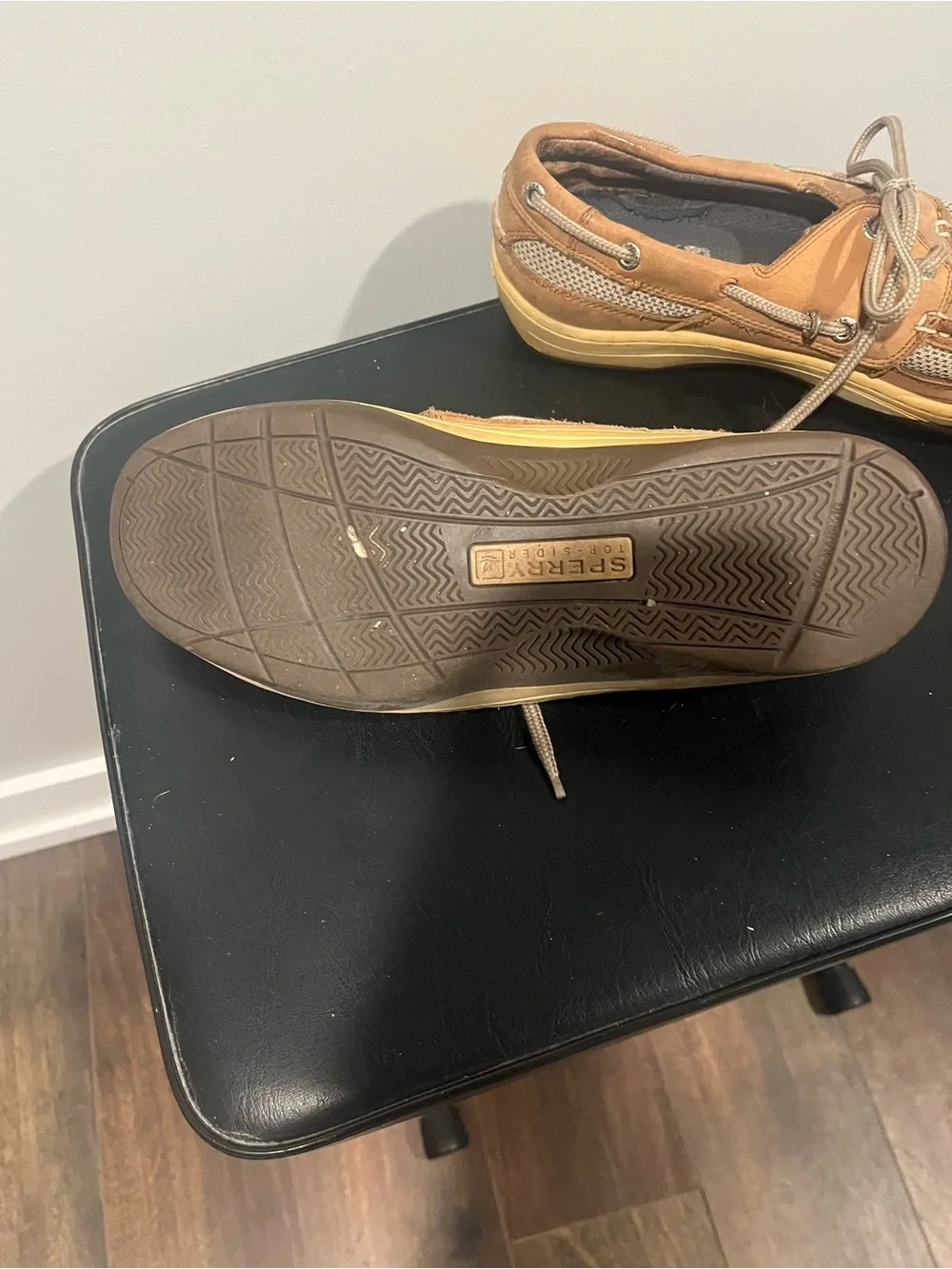 Sperry Cognac Leather Boat Shoes with Beige Laces